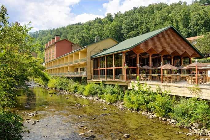 Hotels in Gatlinburg Near Attractions